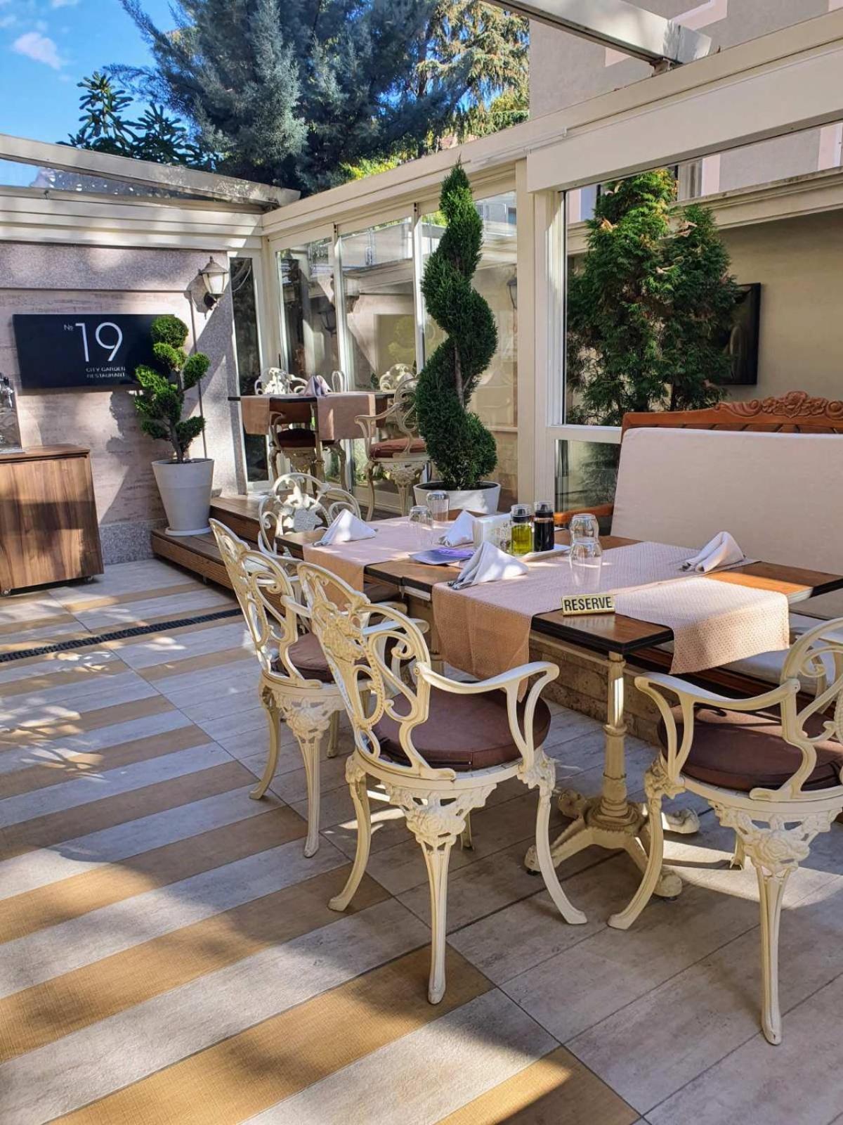 Residence City Garden - Certificate Of Excellence Top 10 Best Five-Stars City Hotels For 2024 Awarded By Htif Plovdiv Eksteriør bilde