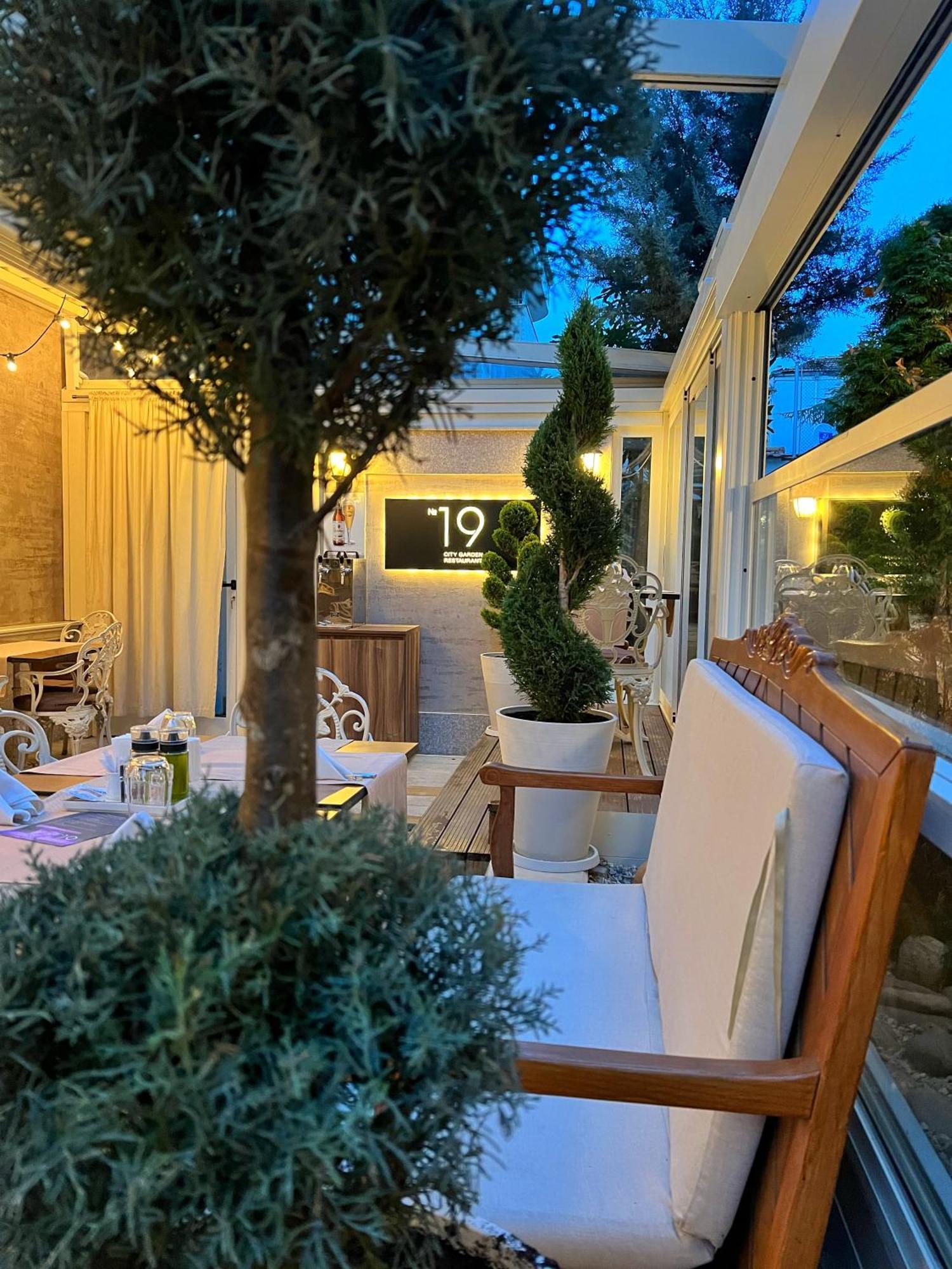 Residence City Garden - Certificate Of Excellence Top 10 Best Five-Stars City Hotels For 2024 Awarded By Htif Plovdiv Eksteriør bilde